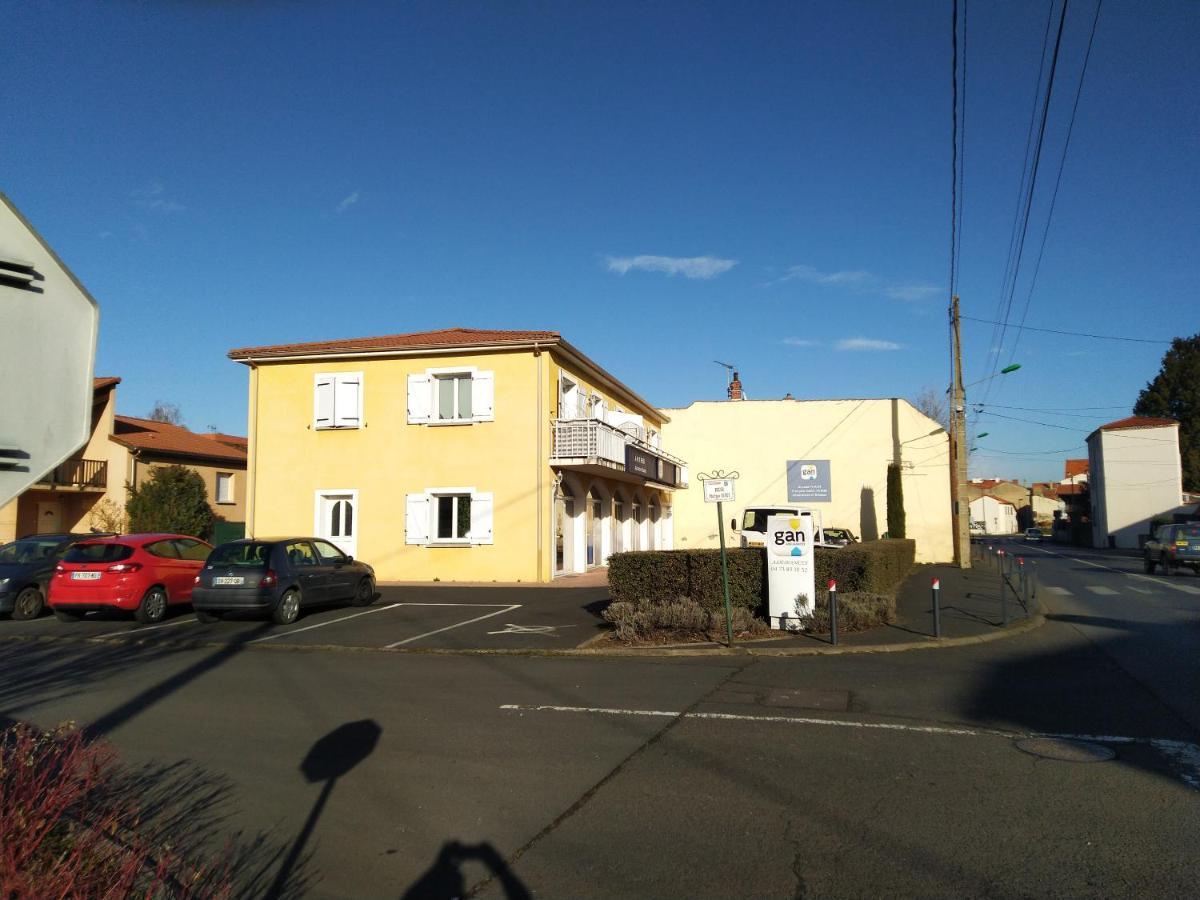 Apartamento Logis Saint Austremoine Issoire Exterior foto